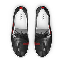 Load image into Gallery viewer, Men’s STATUE OF VISIONARIES slip-on canvas shoes
