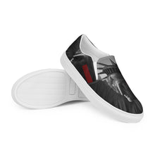 Load image into Gallery viewer, Men’s STATUE OF VISIONARIES slip-on canvas shoes
