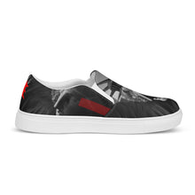 Load image into Gallery viewer, Men’s STATUE OF VISIONARIES slip-on canvas shoes
